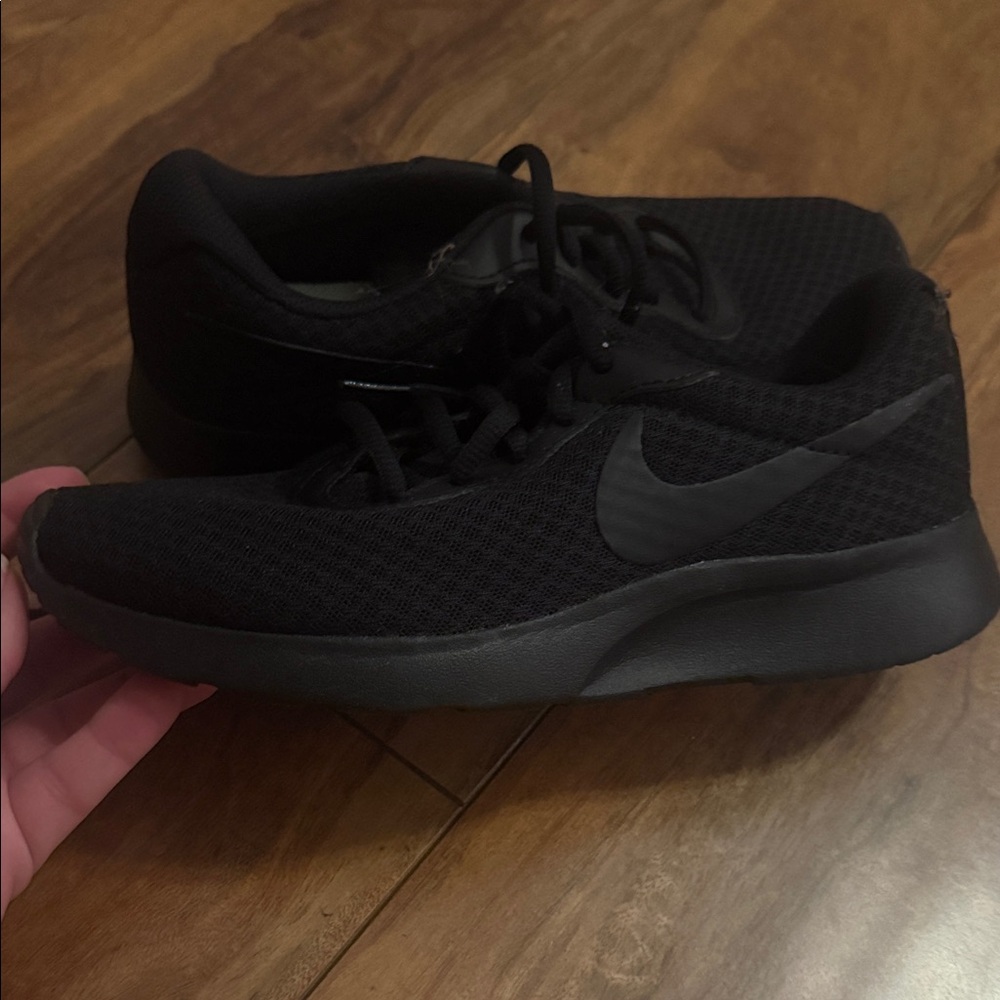 Nike Men's Black Mesh Sneakers